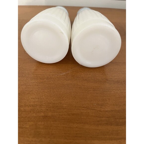 VTG Ribbed Milk Glass Cone Salt & Pepper Shakers set 5 1/2' Metal Tops - Picture 3 of 4